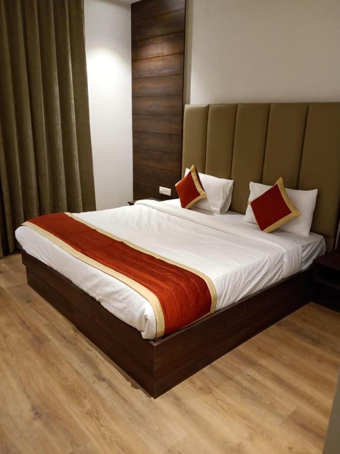 Hotel Sourav Park Inn Agra Agra  Exteriör bild