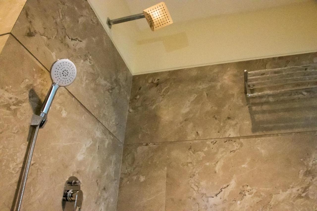 Hotel Sourav Park Inn Agra Agra  Exteriör bild
